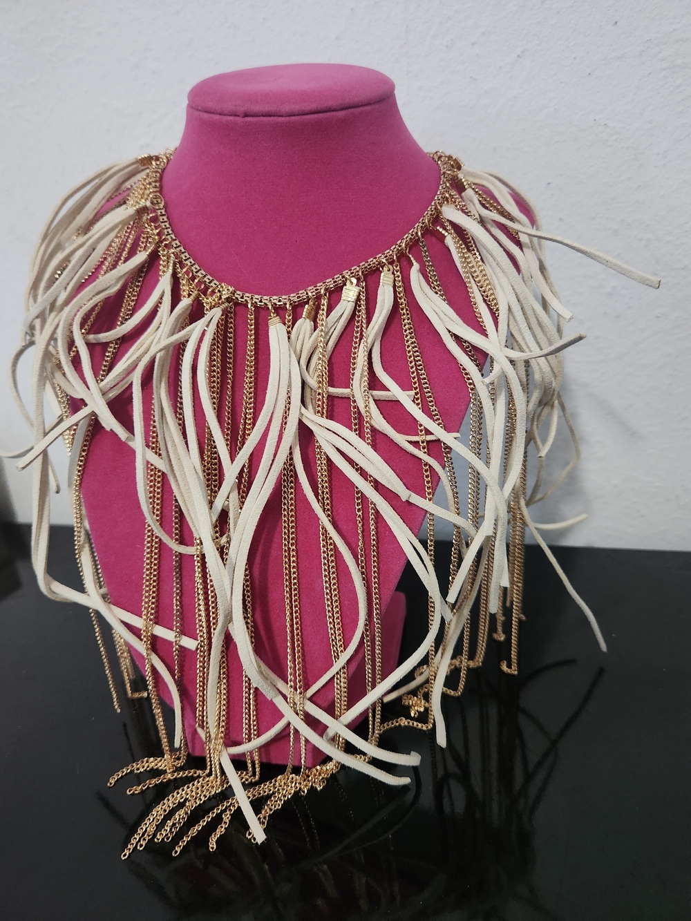 Source Unknown Gold Chain Necklace with Cream Fringe Accents - Picture 3 of 5